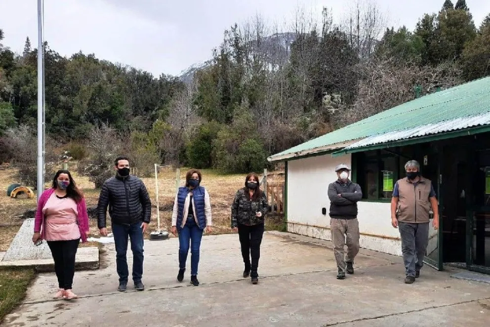 Carreras dialogó con vecinos de Mascardi