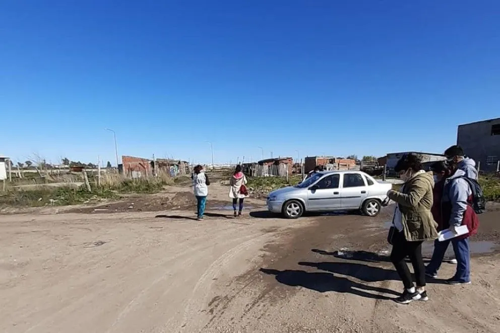 Casa por casa, para detectar casos sospechosos