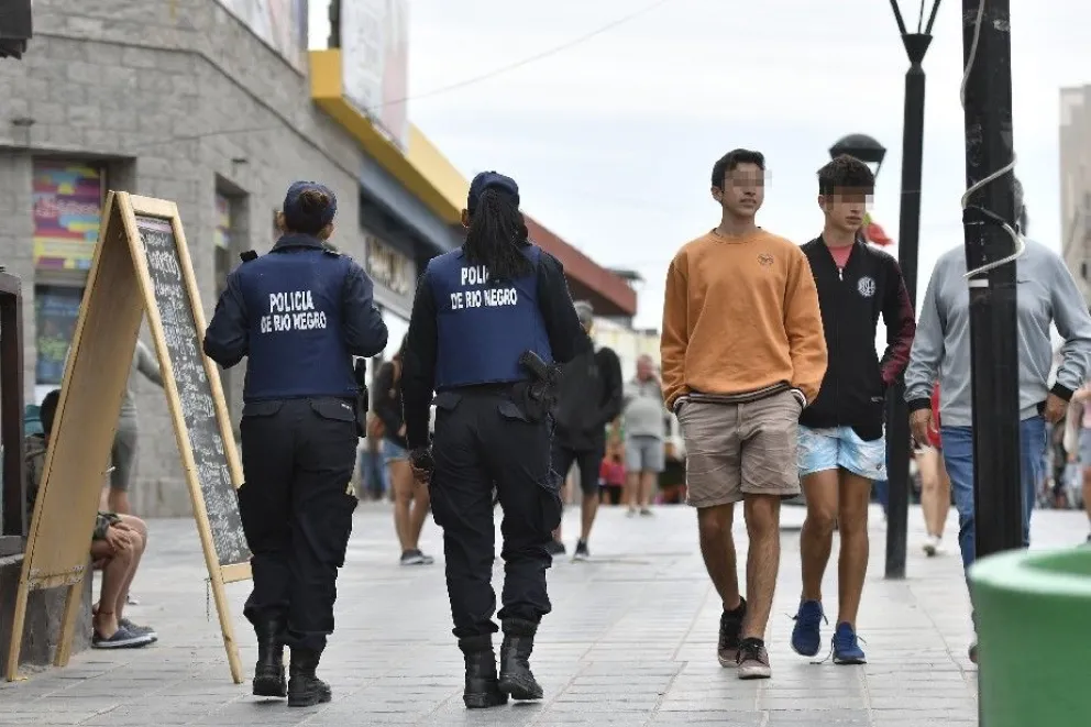 Aumento para la Policía y convocatoria a los gremios estatales