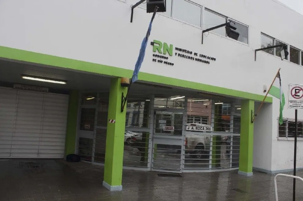 Educación desinfectó su sede central en Viedma