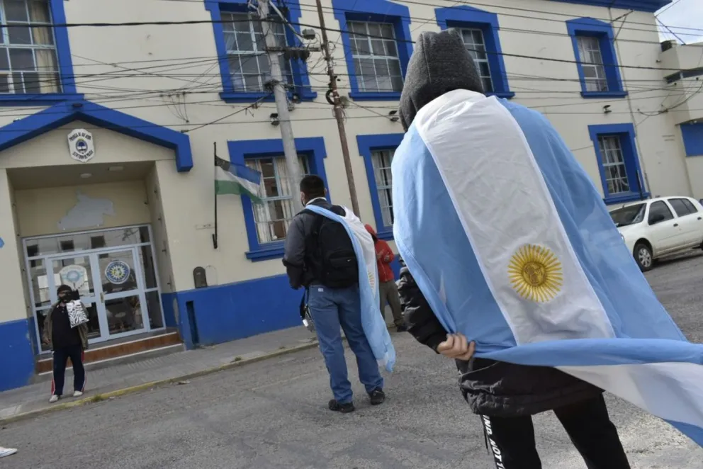 Policías se manifestaron por considerar insuficiente el aumento