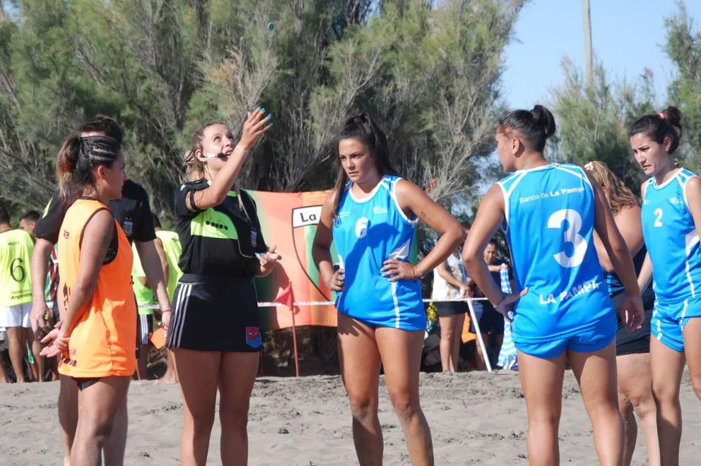 Puntapié inicial para la capacitación en fútbol playa
