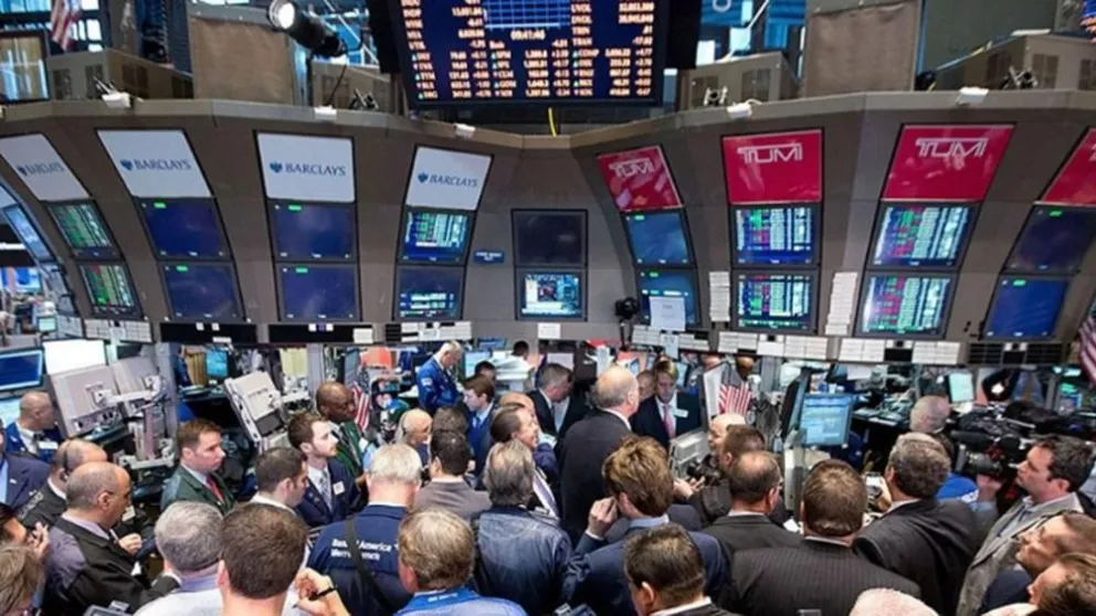 El riesgo país cayó casi 50% y cerró en 1.104 puntos