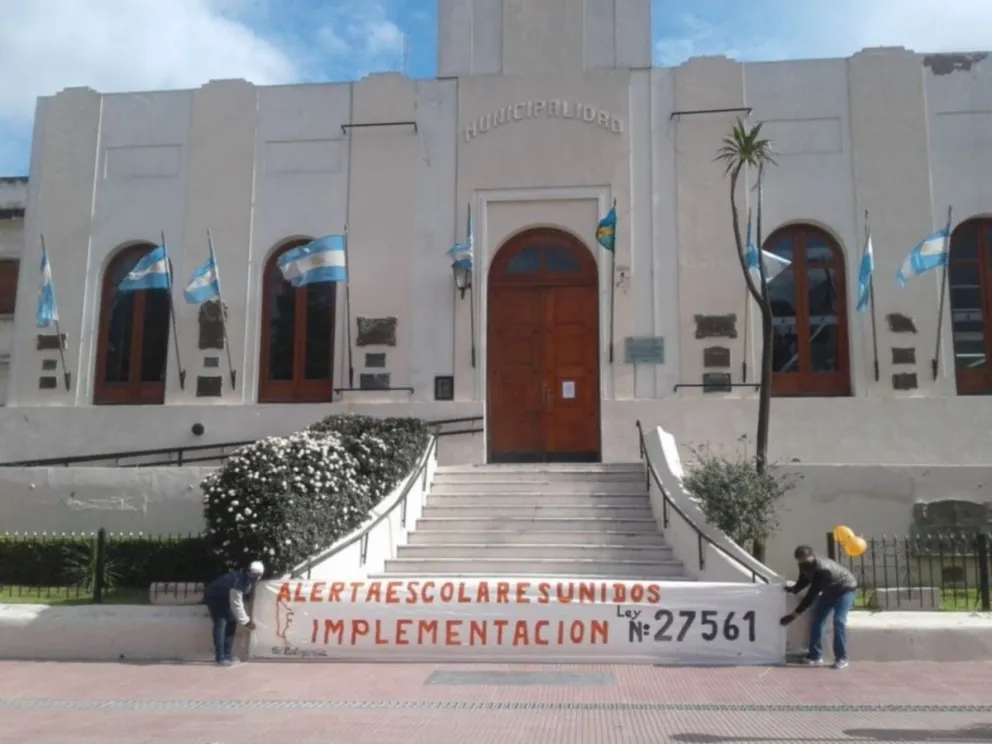 Trabajan en la implementación de ayuda a transportistas escolares