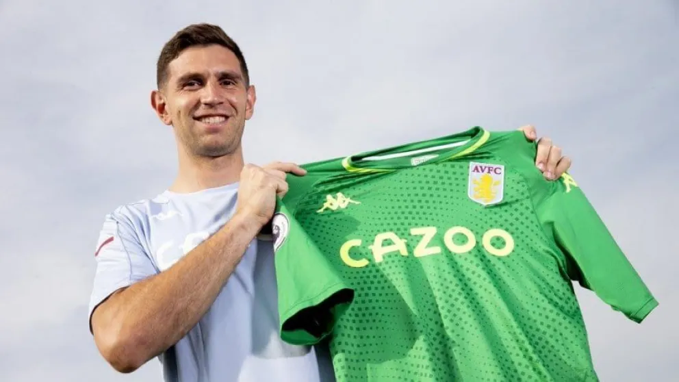 Aston Villa oficializó la llegada de Emiliano Martínez