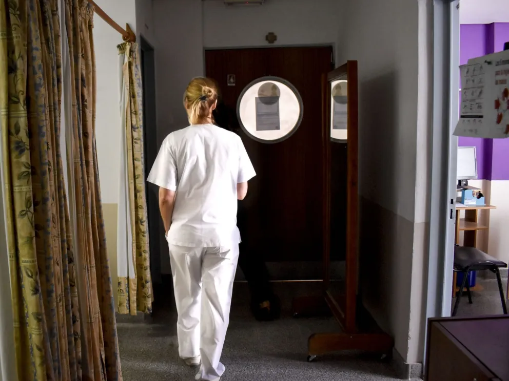 Confirman una decena de casos solo en un geriátrico