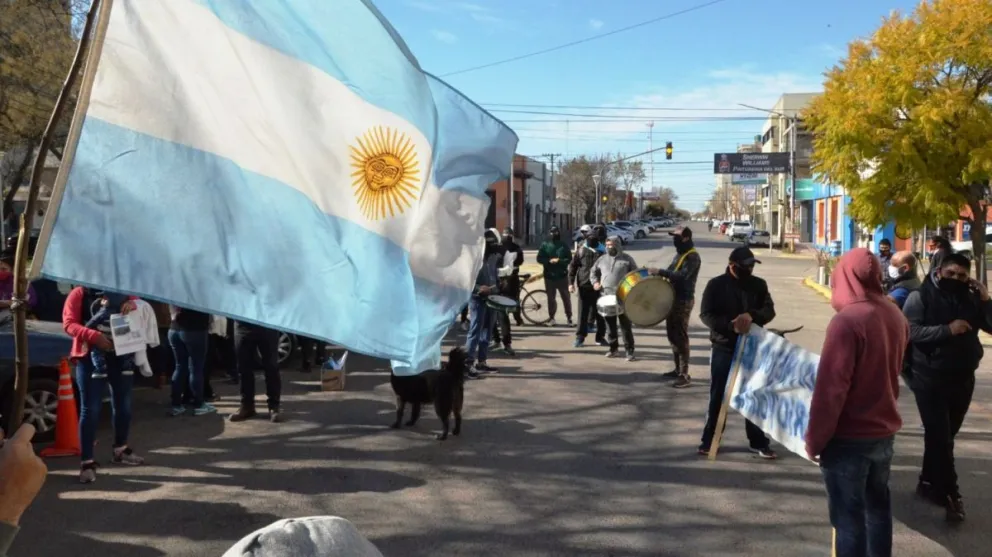 Policías y penitenciarios se manifestaron por mejoras salariales