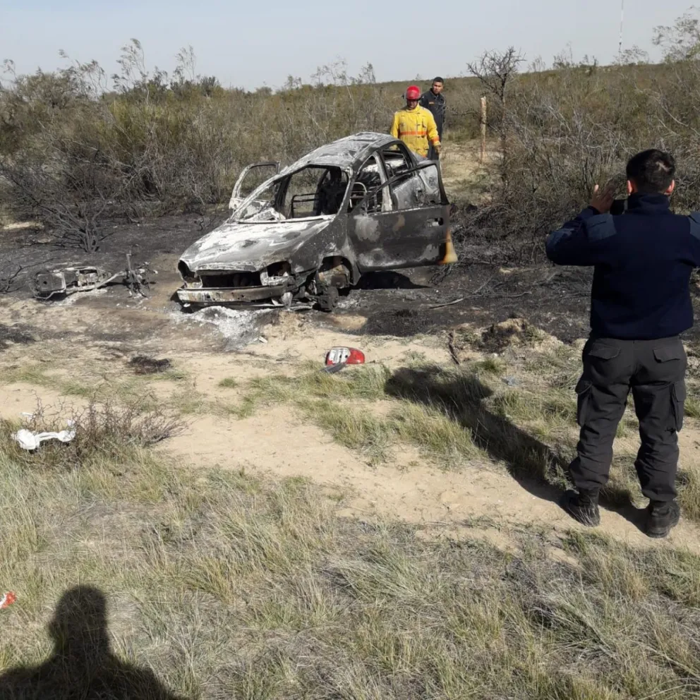 Investigan el incendio de un auto abandonado en la ruta 3