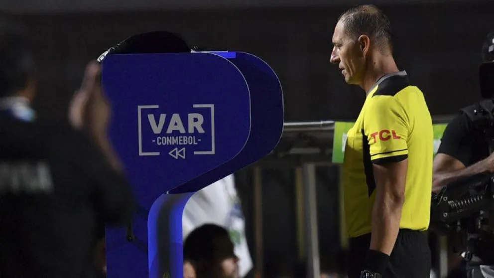 El VAR se empezaría a utilizar en Argentina en febrero de 2021