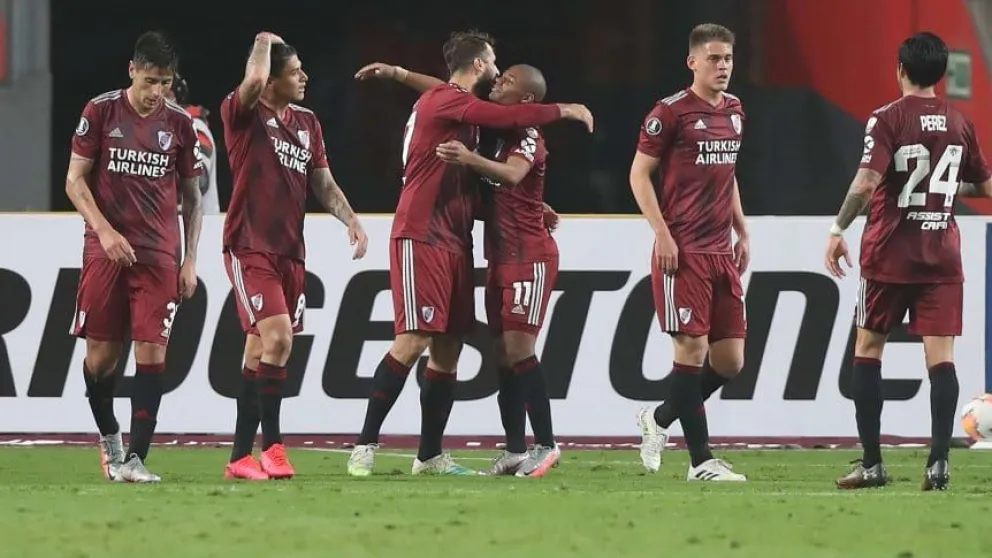River goléo a Binacional y quedó cerca de la clasificación