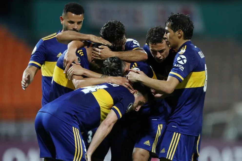 Boca recibe a Libertad en busca de la clasificación