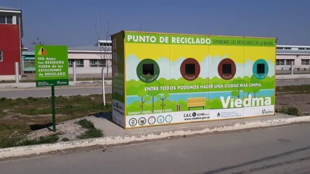 Colocan cartelería para el buen uso de Estaciones de Reciclado