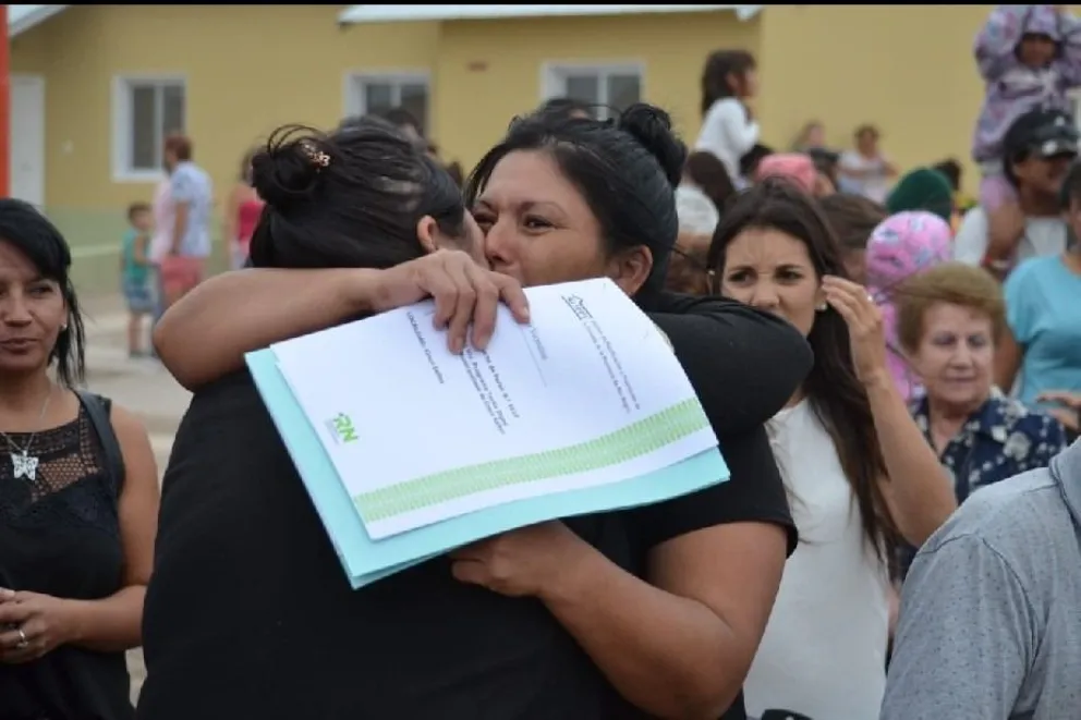 Impulsan una ley para otorgar a las mujeres la titularidad dominial de viviendas