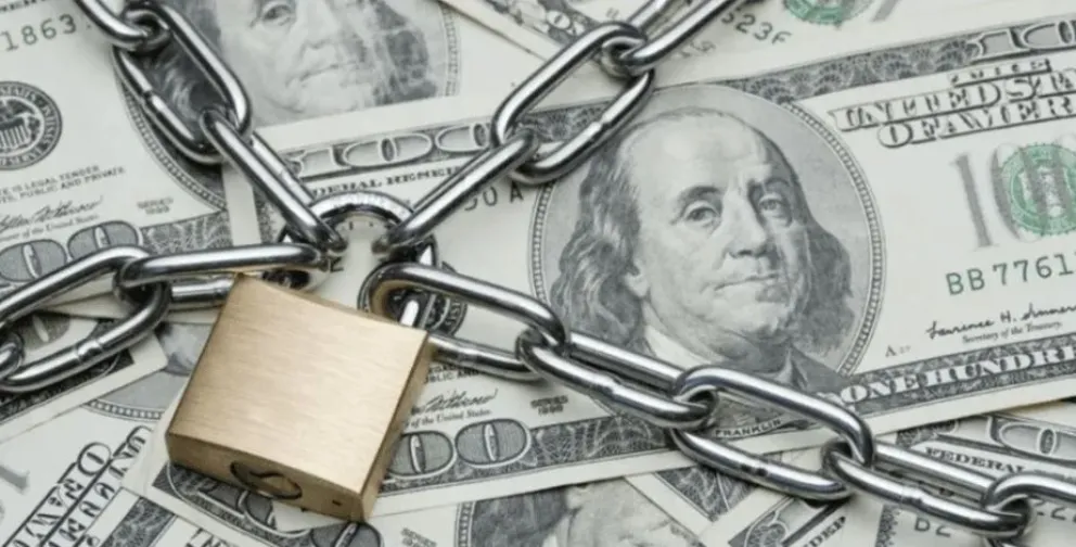 Otra restricción más para la compra de 200 dólares