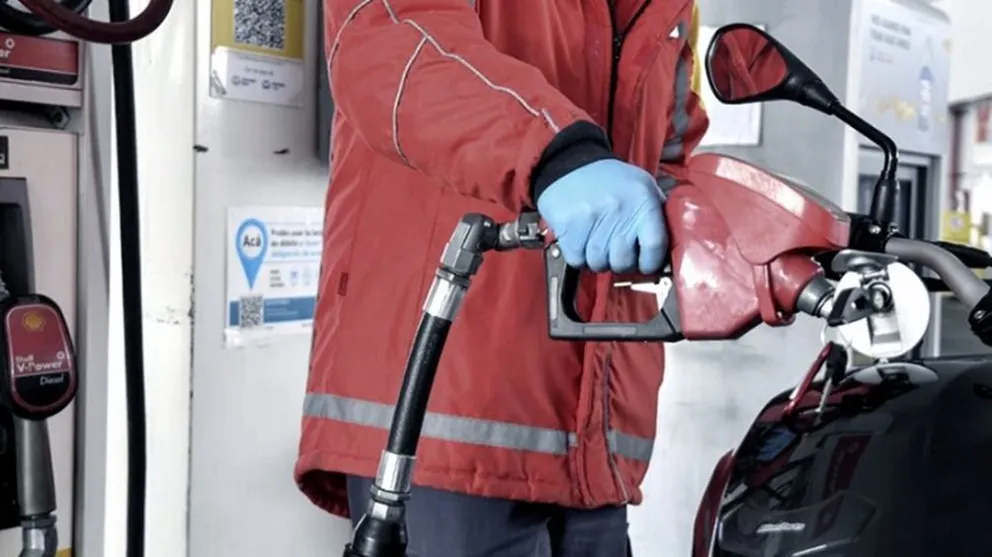 Postergan hasta mediados de octubre la suba en el impuesto a los combustibles