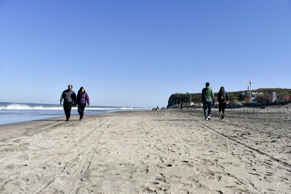 Malestar con los pescadores que dejan sucias las playas