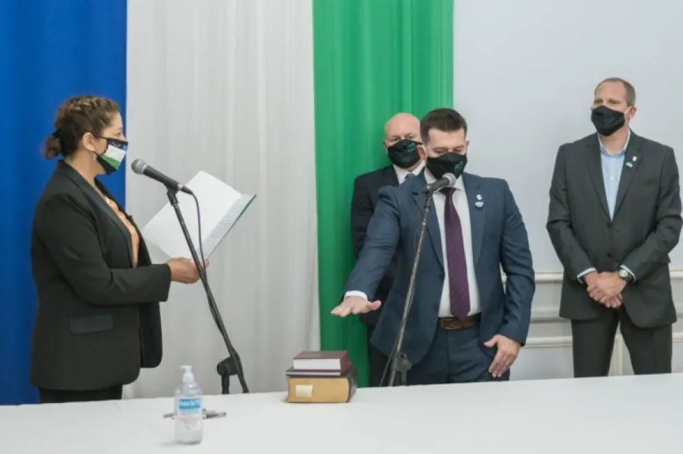 Un ministro diagnosticado con Covid obliga a la gobernadora a aislarse
