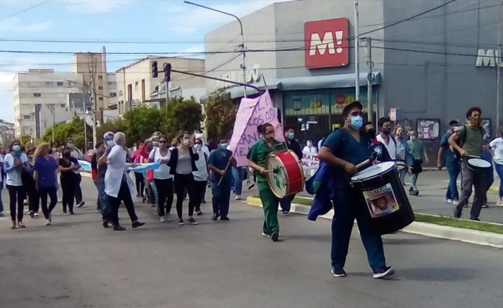 Los trabajadores de la Salud protestaron contra el gobierno y los gremios