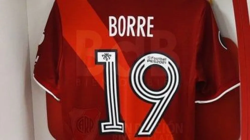 El presidente de River compró la camiseta de Borré en la subasta solidaria