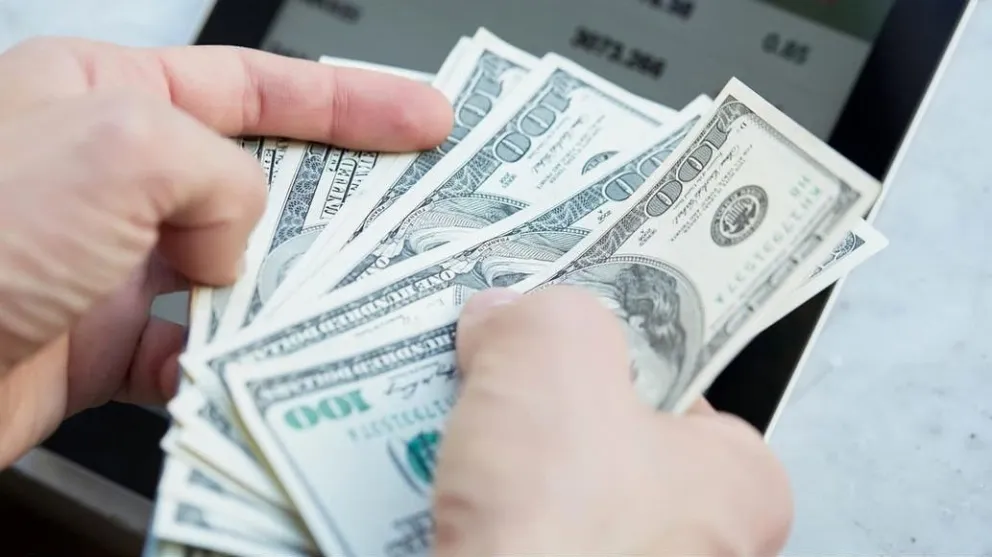 El dólar blue cerró este martes a $160,00 para la compra y $166,00 para la venta