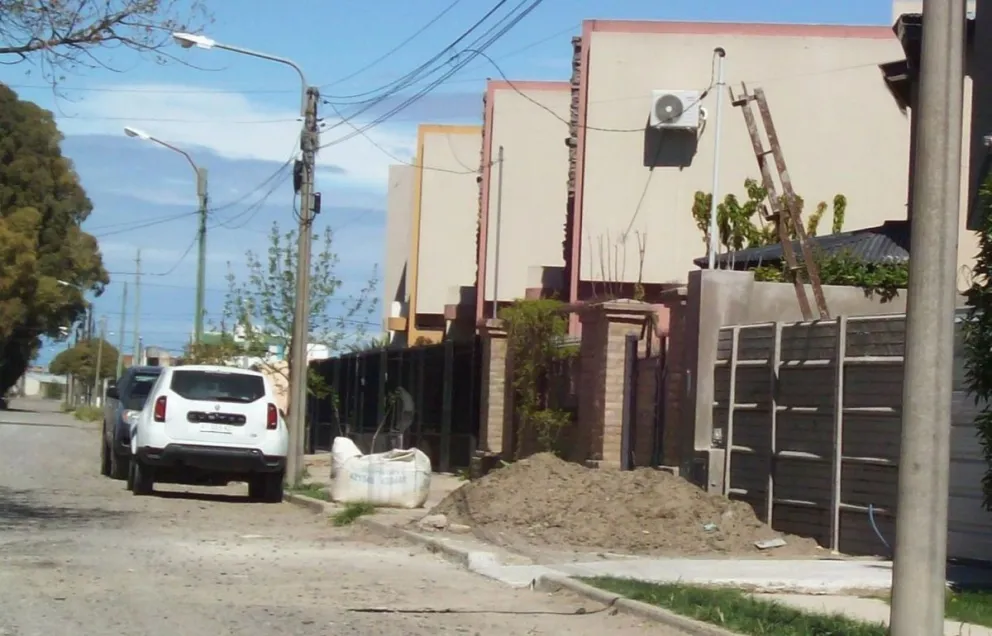 Atención: La Municipalidad comenzó a multar por acopio de materiales en veredas
