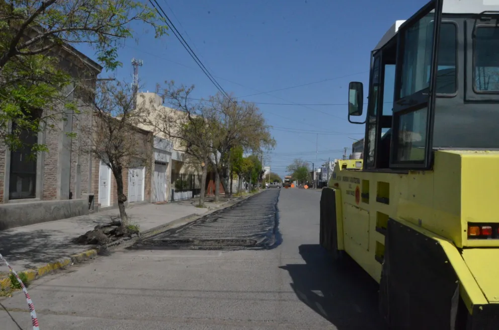 Trabajan en la nivelación de varias calles céntricas