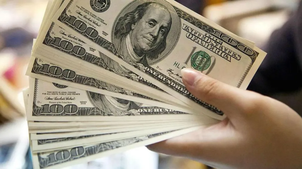 El dólar paralelo cerró a 178 pesos, pero Guzmán dijo que no incide en la inflación
