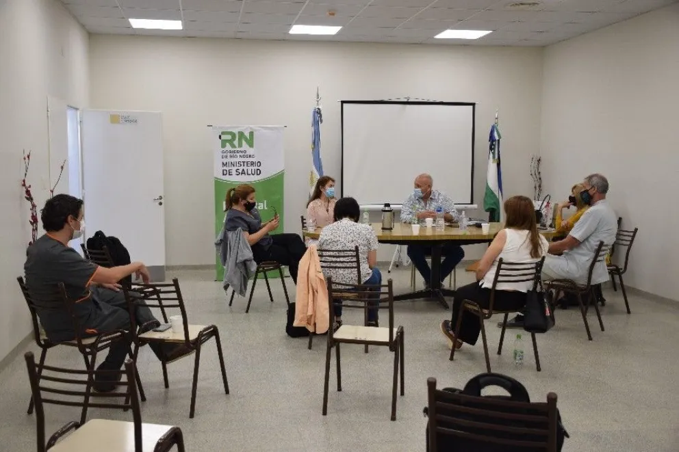 El ministro Zgaib y directores de hospitales trataron la crisis en el Alto Valle