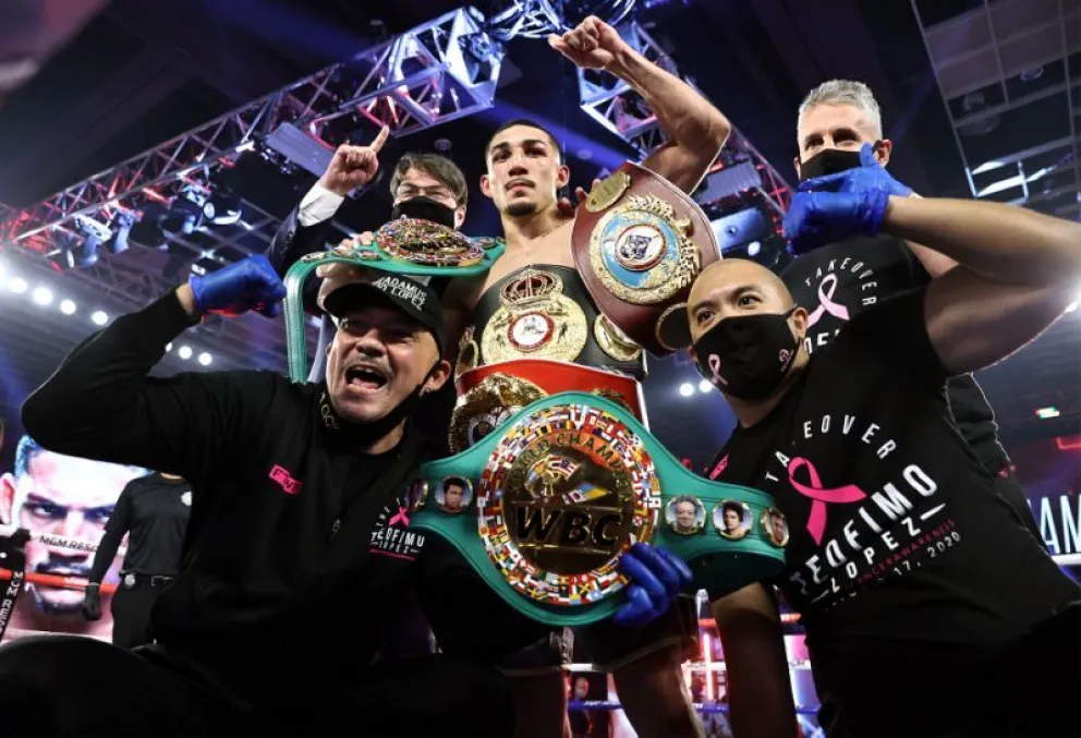 Teófimo López venció a Vasiliy Lomachenko en una combate que dejo que desear