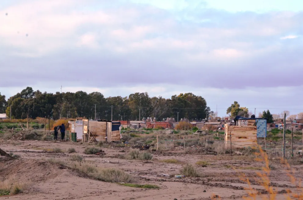 Ordenaron el desalojo de tres usurpadores de tierras sobre la Ruta 1