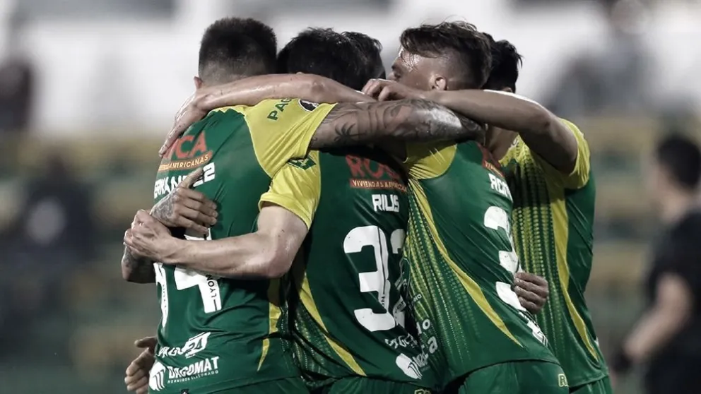 Defensa visita a Santos en busca del pase a octavos de final