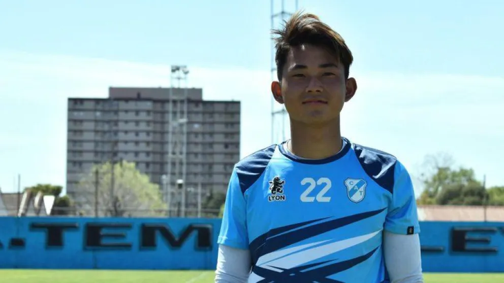 Dejó Hawaii para triunfar en el fútbol argentino: la historia de León Morimoto