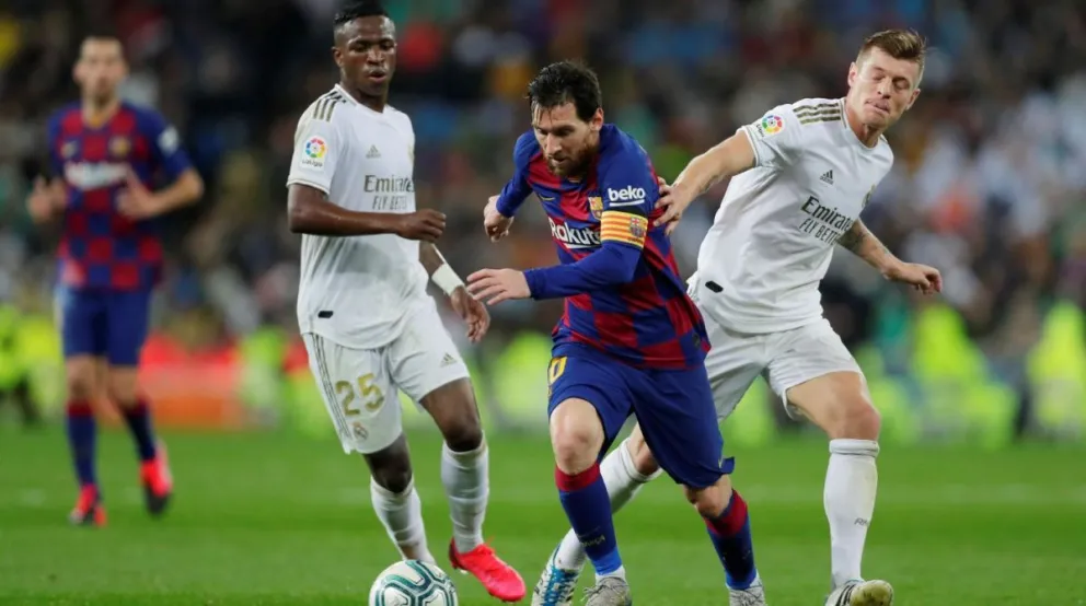 El Barcelona de Leo Messi recibe a un Real Madrid en crisis