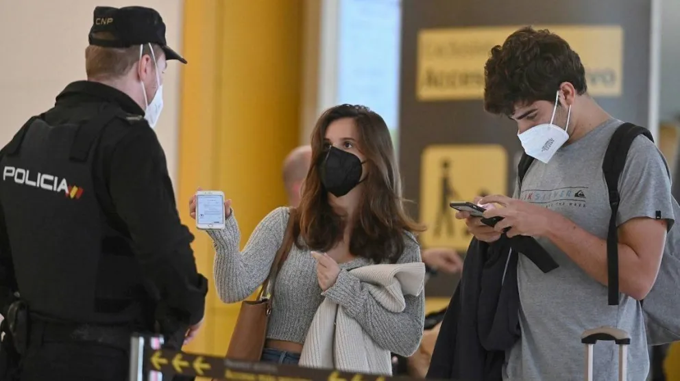 Avance de contagios: España decreta "estado de alarma" y "toque de queda"