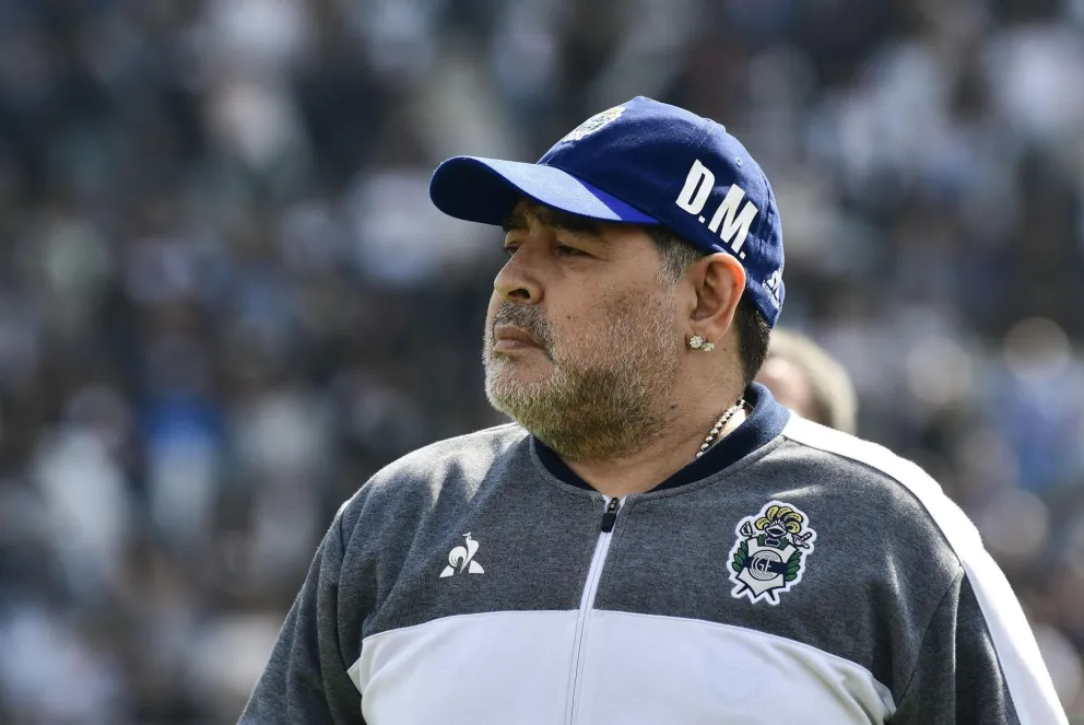 Fue aislado Maradona: uno de sus custodios presentó síntomas de coronavirus