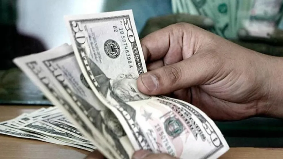 El blue se mantuvo estable, y retrocedió un 3% el dólar financiero