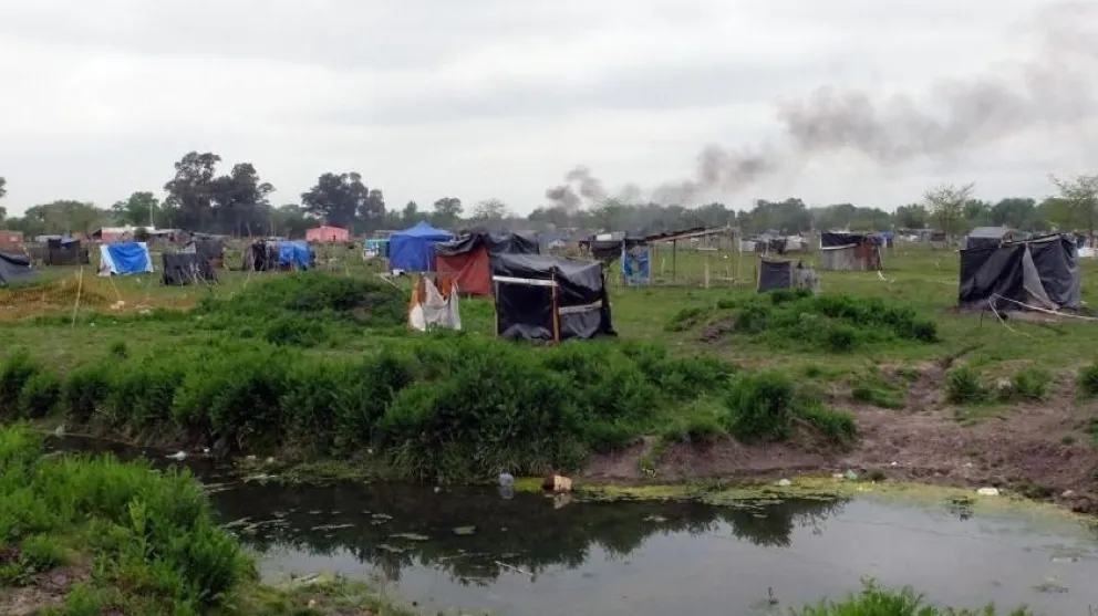 Kicillof dará un subsidio mensual de hasta $50 mil para evitar tomas de tierras