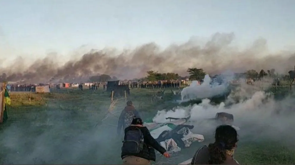 La policía desalojó la toma de Guernica: incidentes, detenidos y cortes de ruta