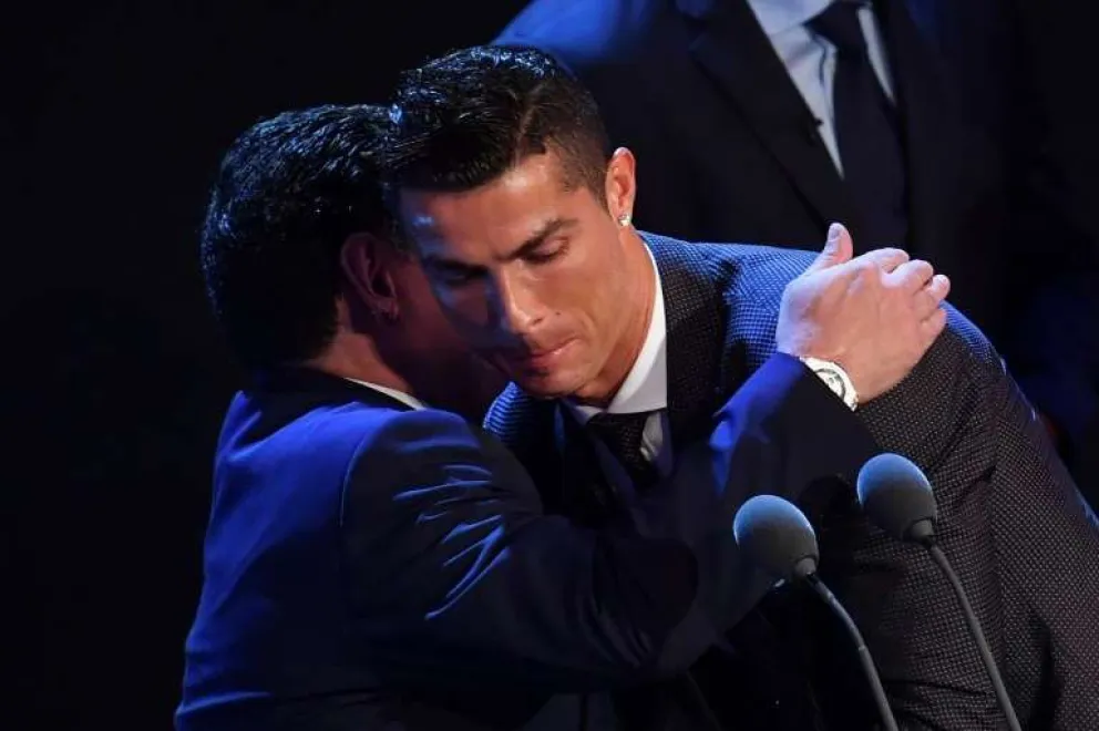 Desde Cristiano hasta Cristina, todos felicitan a Maradona