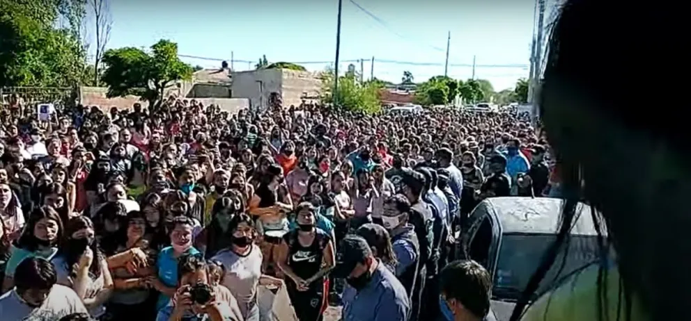 Fuerte reacción popular en San Antonio por el femicidio de Carolina