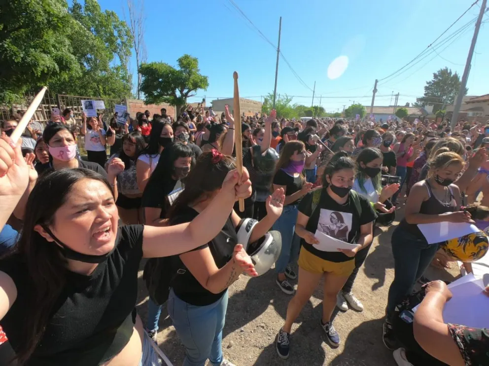 En un clima de enorme dolor, mañana le formularán cargos al femicida de Carolina