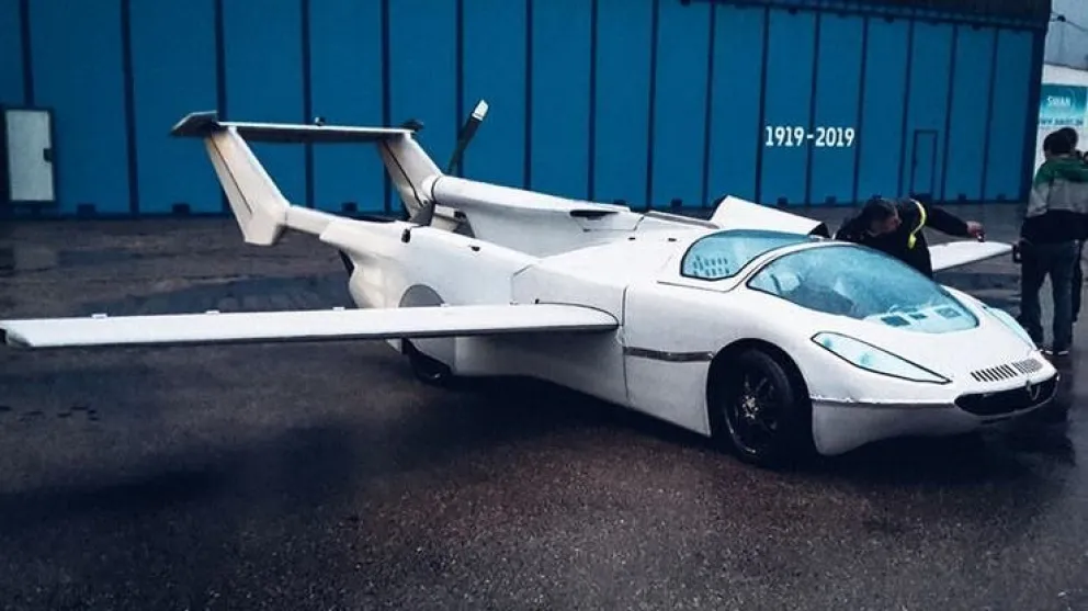 El auto volador AirCar pasó las pruebas y su precio se estima en 587.000 dólares