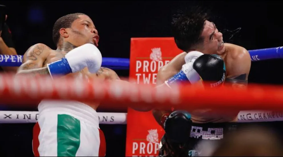 Davis y un terrible uppercut para terminar con Santa Cruz