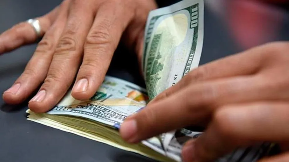 Dólar: suben el "solidario" y el MEP en el arranque de mes