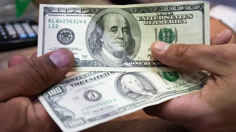 Cupo mensual de 200 dólares: quiénes no podrán comprar el “Ahorro”