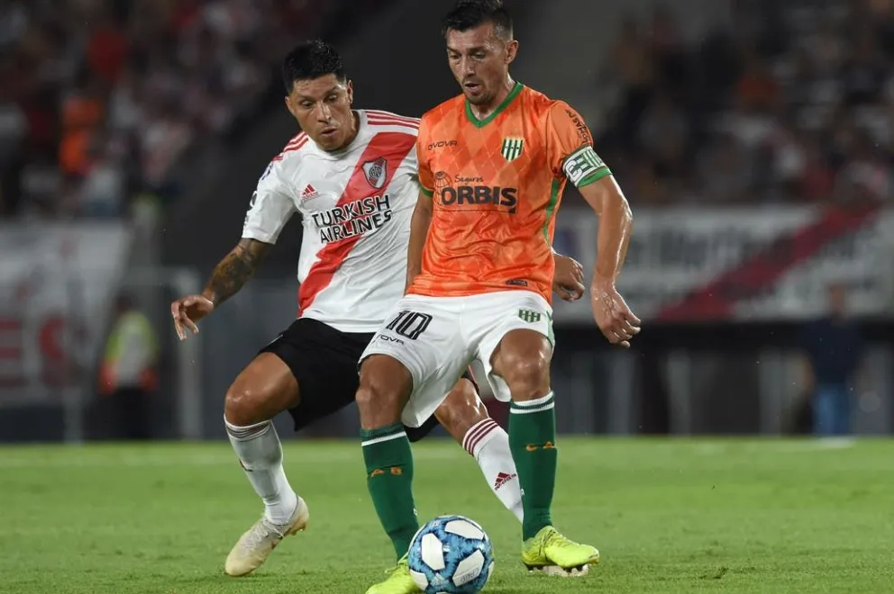 Copa Liga Profesional: TV y formaciones del polémico River-Banfield