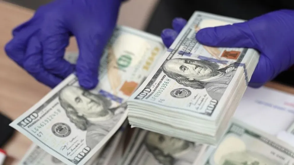 Se cae el dólar paralelo: cerró a 161 pesos