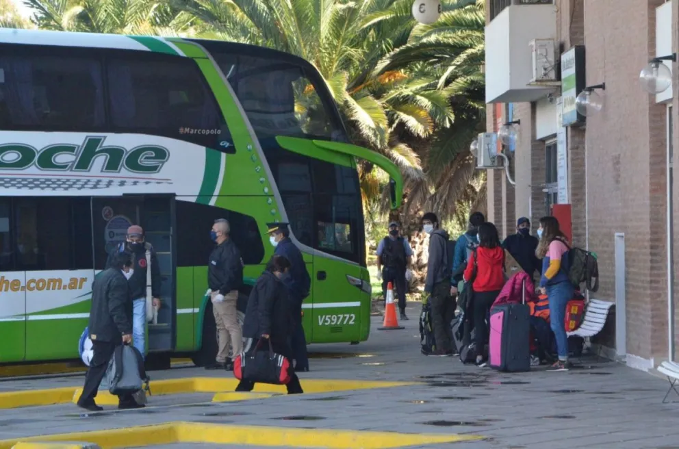 Trabajan para restablecer el servicio de transporte de media y larga distancia