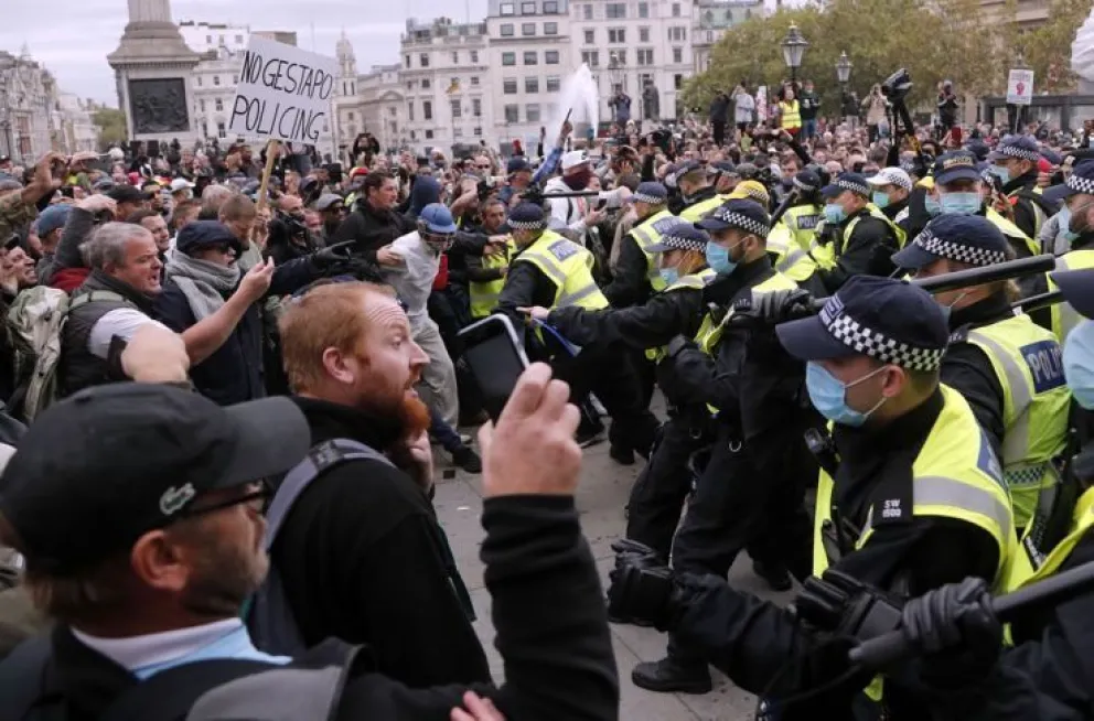 Más de 100 detenidos en una protesta en Londres contra el confinamiento