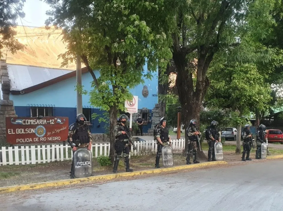 Cinco personas fueron detenidas por el ataque a la iglesia de El Bolsón